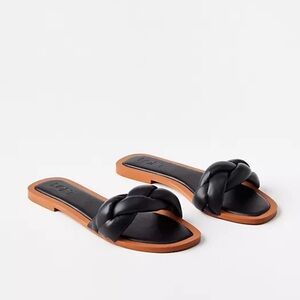 Padded Braided Leather Slide Sandals
Black 
Size 9
Loft